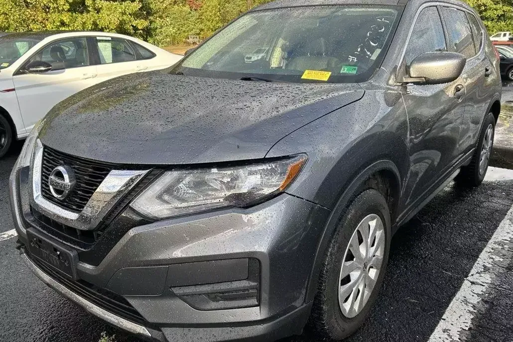 2017 Nissan Rogue S photo 1