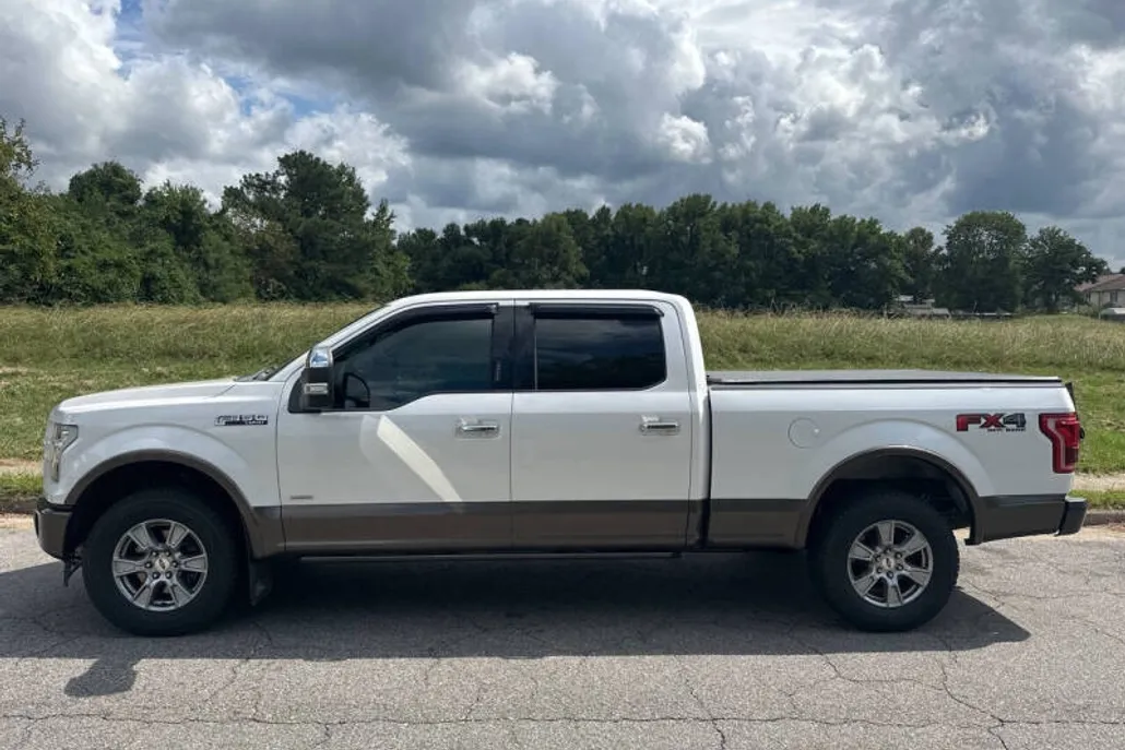 2017 Ford F-150 Lariat photo 1