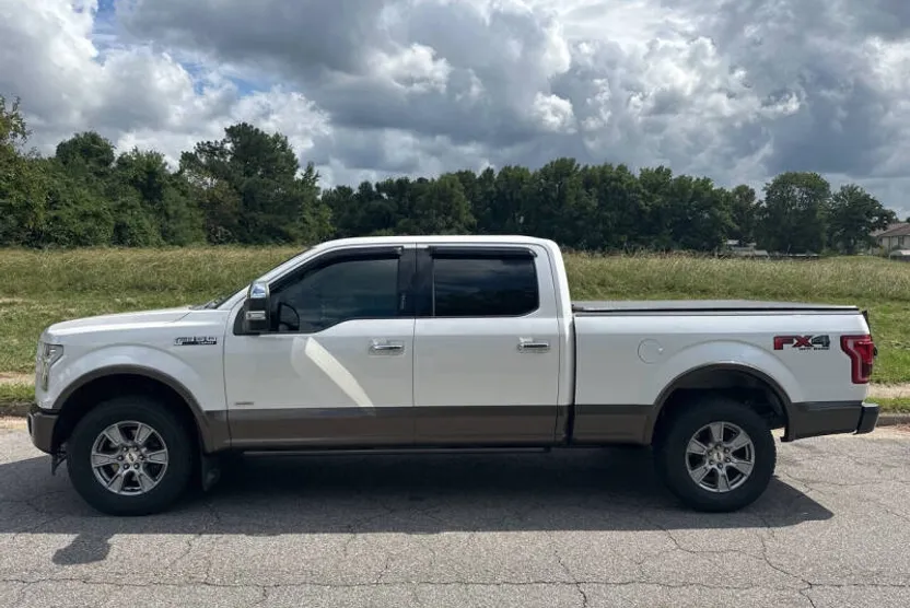2017 Ford F-150 Lariat photo 1
