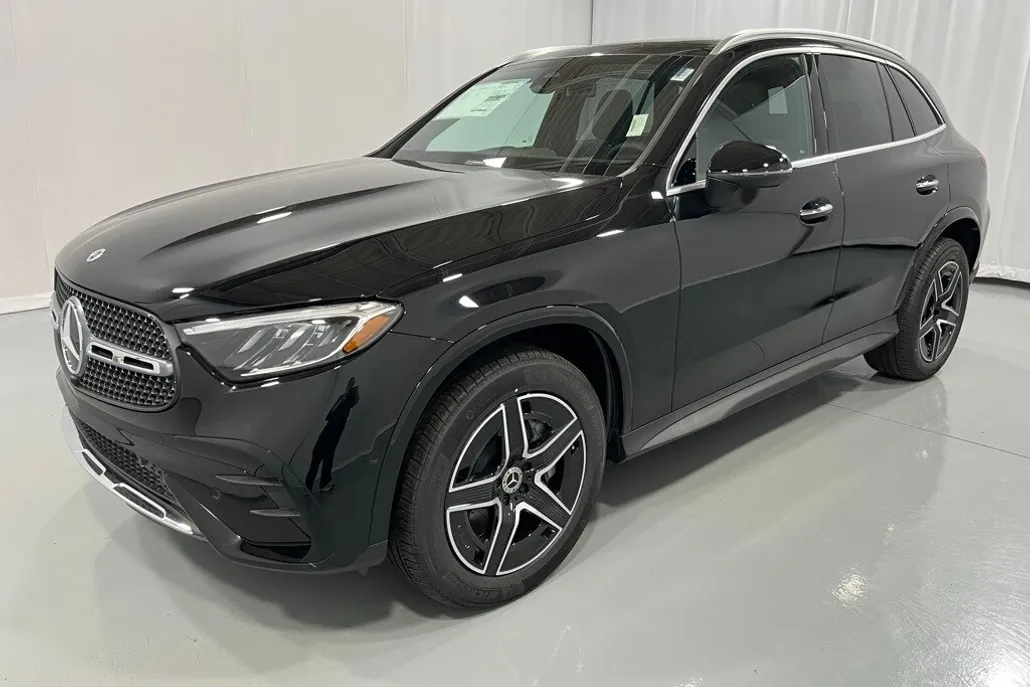 2025 Mercedes Benz GLC 300 4MATIC photo 1