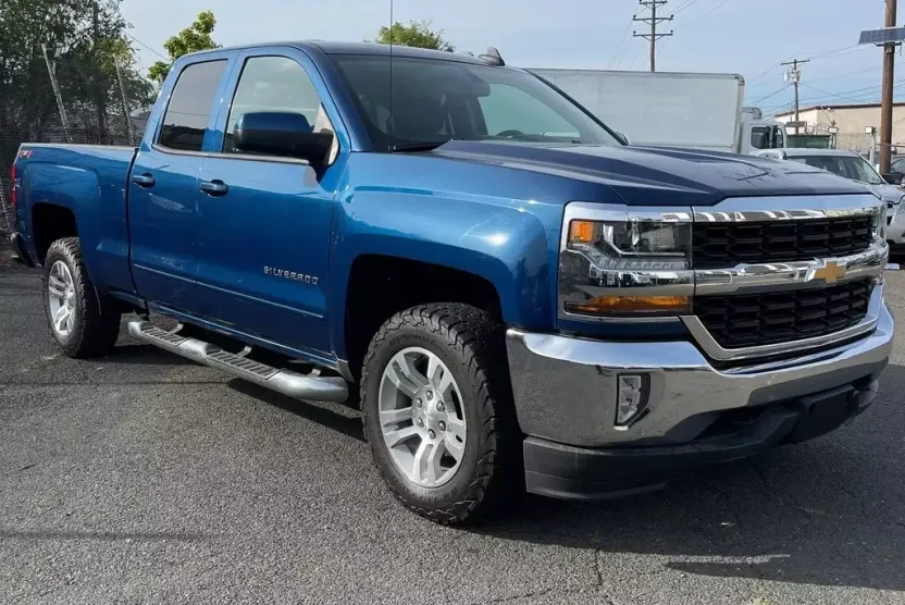 2019 Chevrolet Silverado 1500 LT photo 1