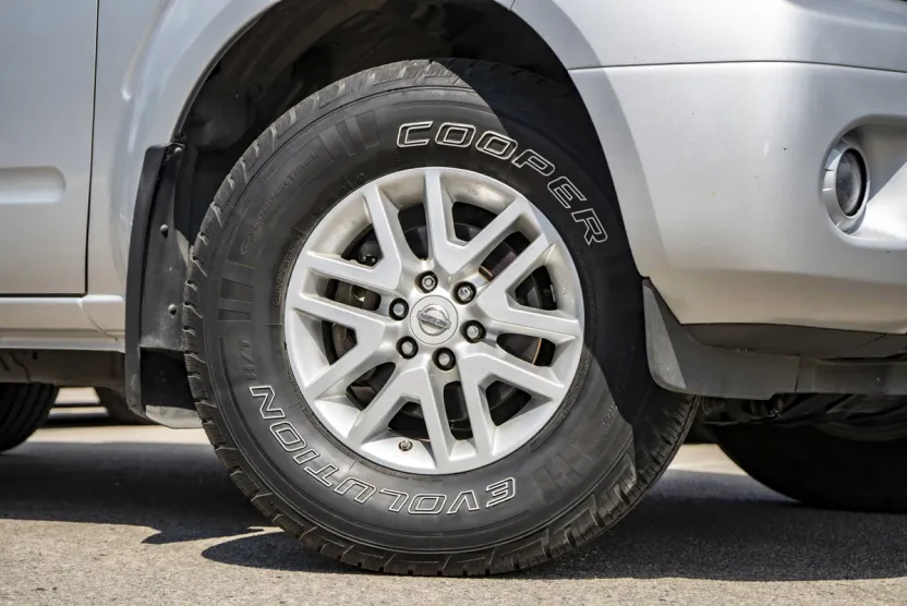 2015 Nissan Frontier SV photo 1