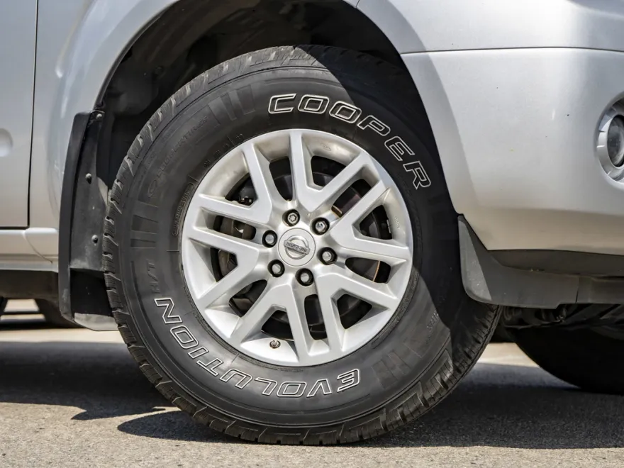 2015 Nissan Frontier SV photo 1