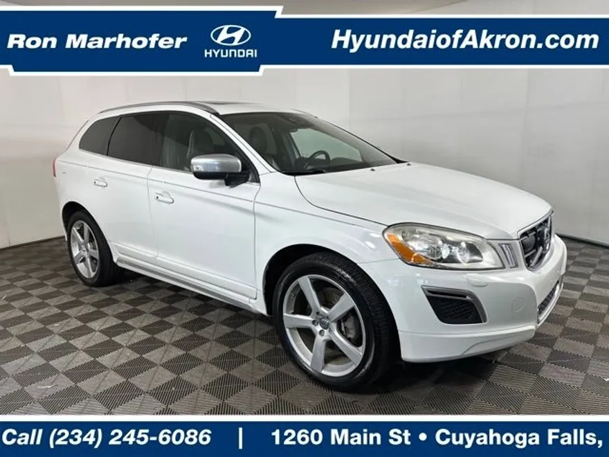 2013 Volvo XC60 T6 R-Design Platinum photo 1