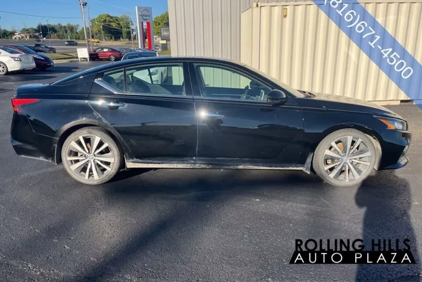 2020 Nissan Altima Platinum photo 1
