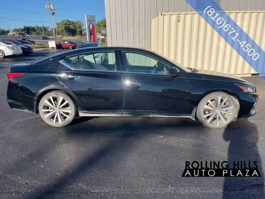2020 Nissan Altima Platinum photo 1