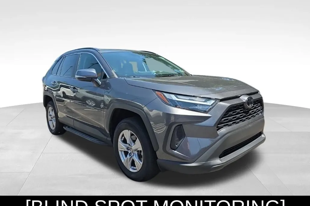 2023 Toyota RAV4 XLE photo 1