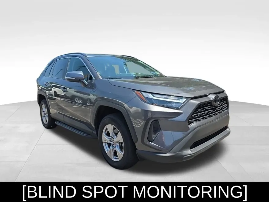 2023 Toyota RAV4 XLE photo 1