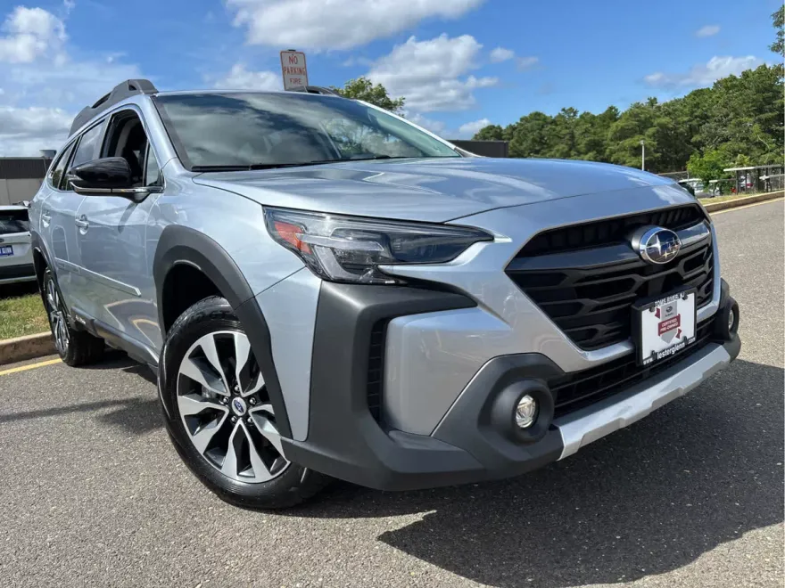 2023 Subaru Outback Limited photo 1
