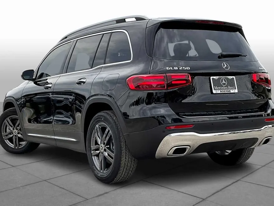 2025 Mercedes Benz GLB 250 4MATIC photo 1