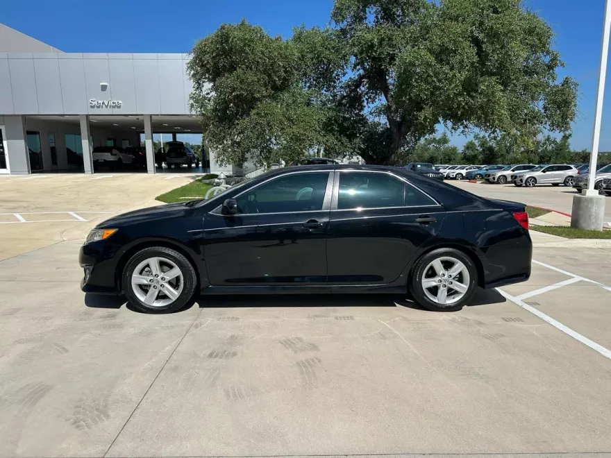 2013 Toyota Camry SE V6 photo 1
