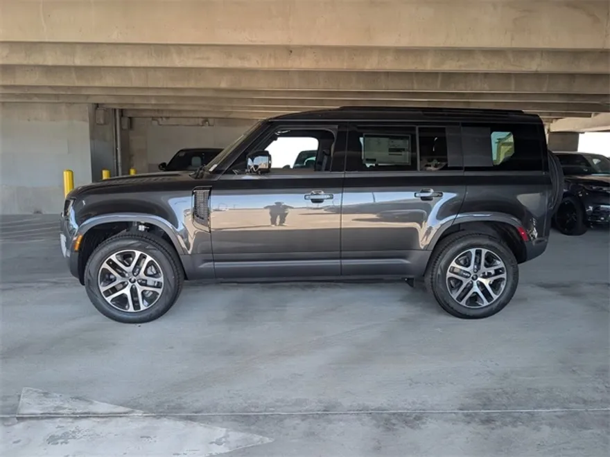 2025 Land Rover Defender 110 S photo 1