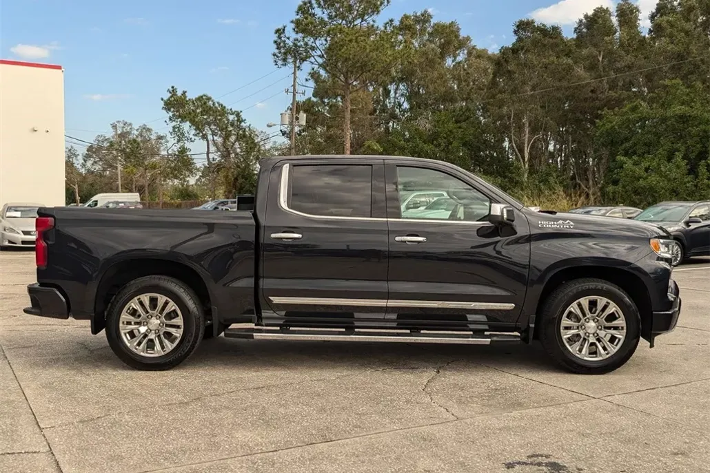 2024 Chevrolet Silverado 1500 High Country photo 1