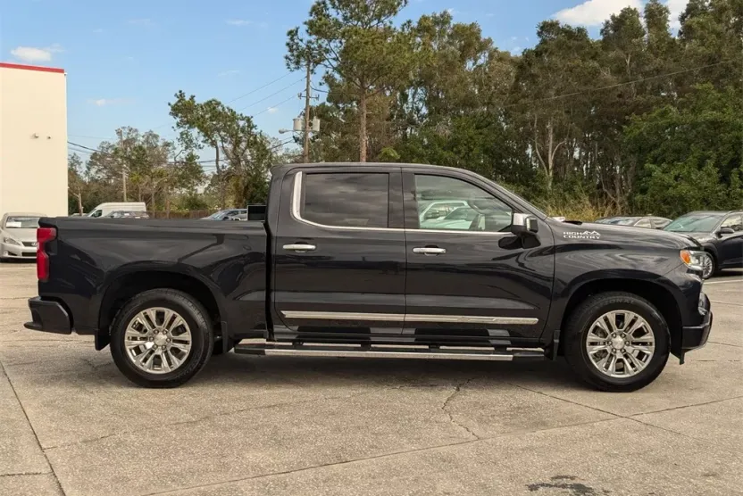 2024 Chevrolet Silverado 1500 High Country photo 1