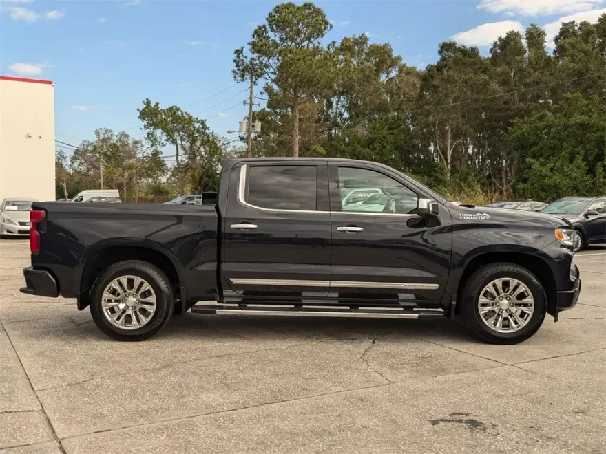 2024 Chevrolet Silverado 1500 High Country photo 1