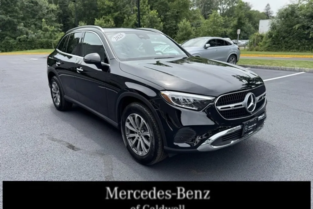 2025 Mercedes Benz GLC 300 4MATIC photo 1