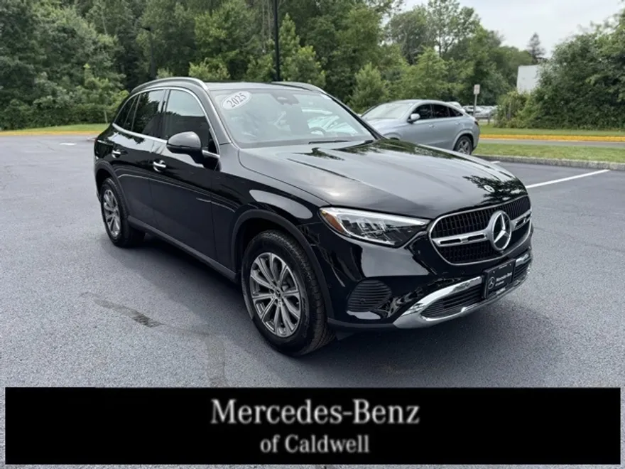 2025 Mercedes Benz GLC 300 4MATIC photo 1