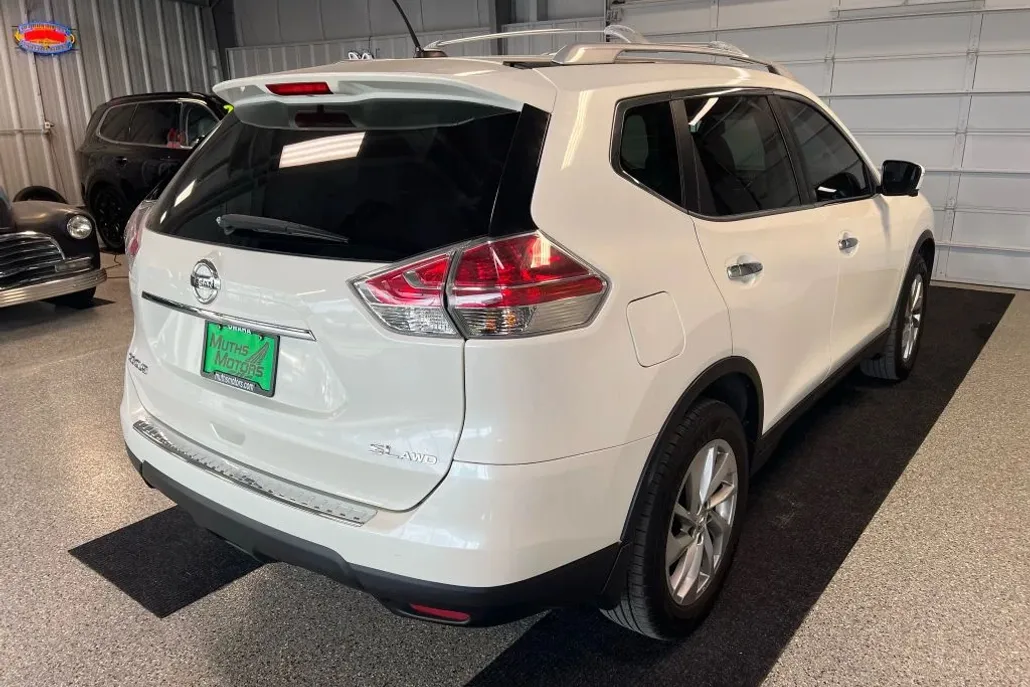 2015 Nissan Rogue SL photo 1