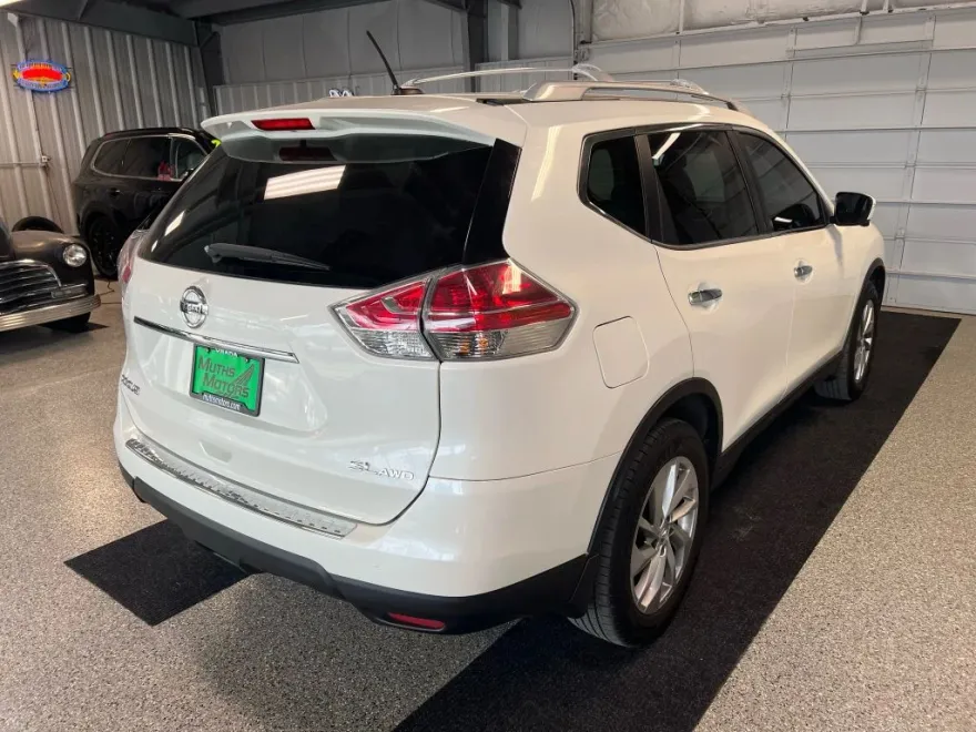 2015 Nissan Rogue SL photo 1