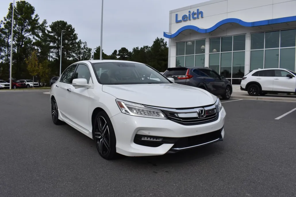 2016 Honda Accord Touring photo 1