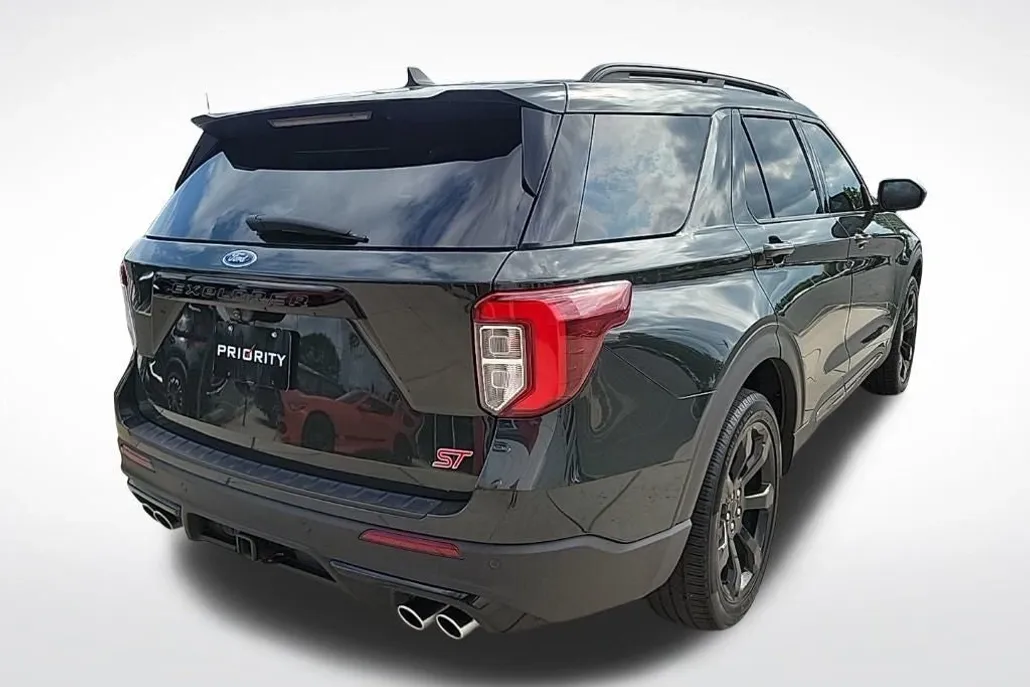 2022 Ford Explorer ST photo 1