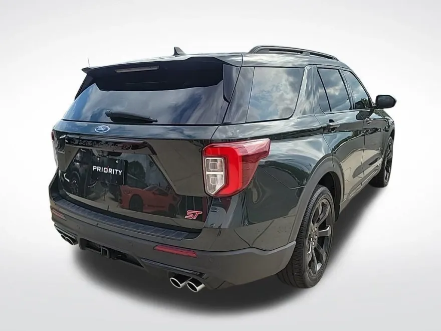 2022 Ford Explorer ST photo 1