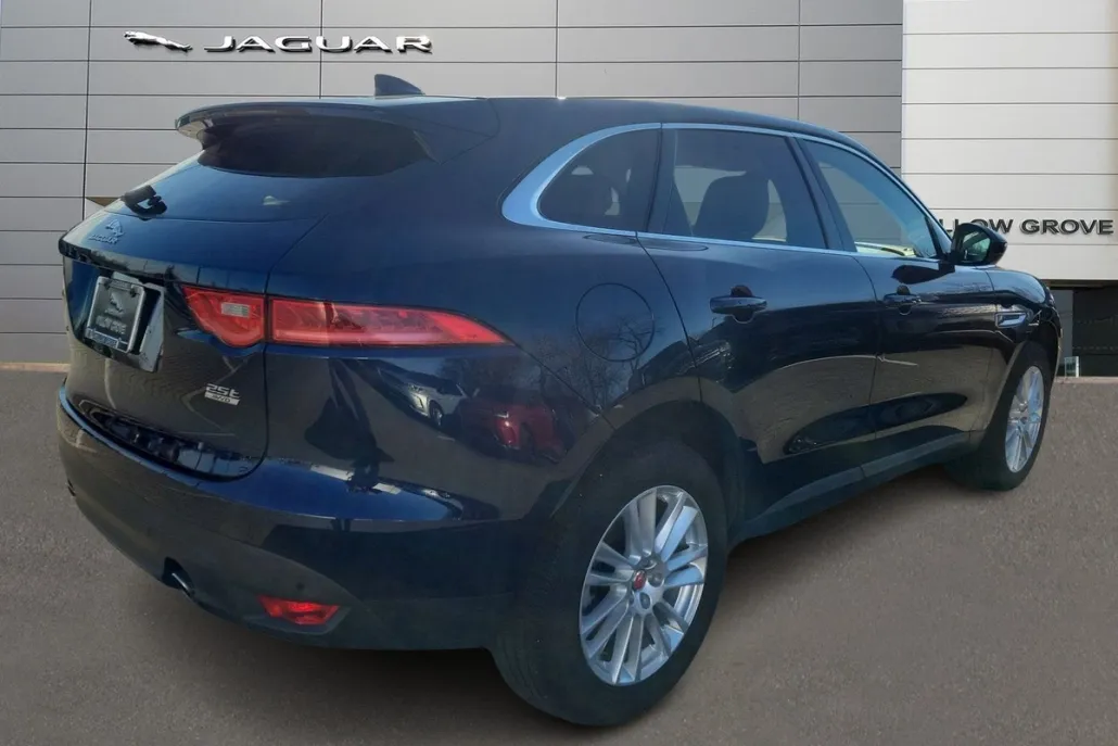 2020 Jaguar F-PACE Prestige photo 1