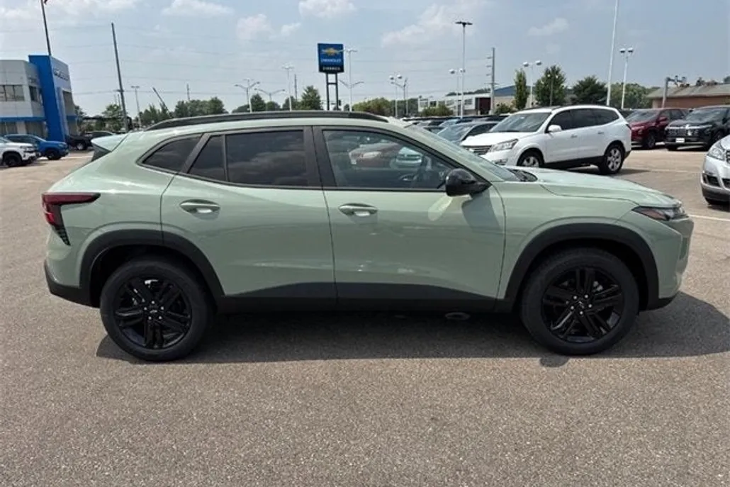 2025 Chevrolet Trax ACTIV photo 1