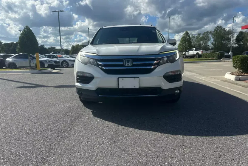2017 Honda Pilot Elite photo 1