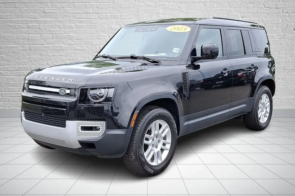 2023 Land Rover Defender 110 S photo 1