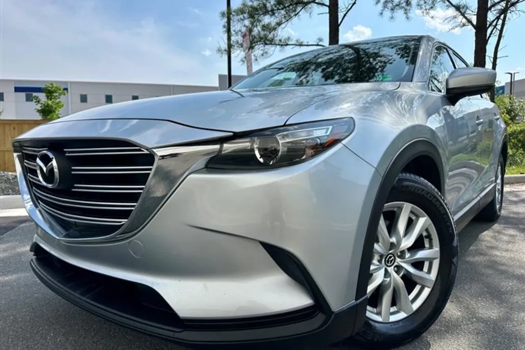 2016 Mazda CX-9 Touring photo 1
