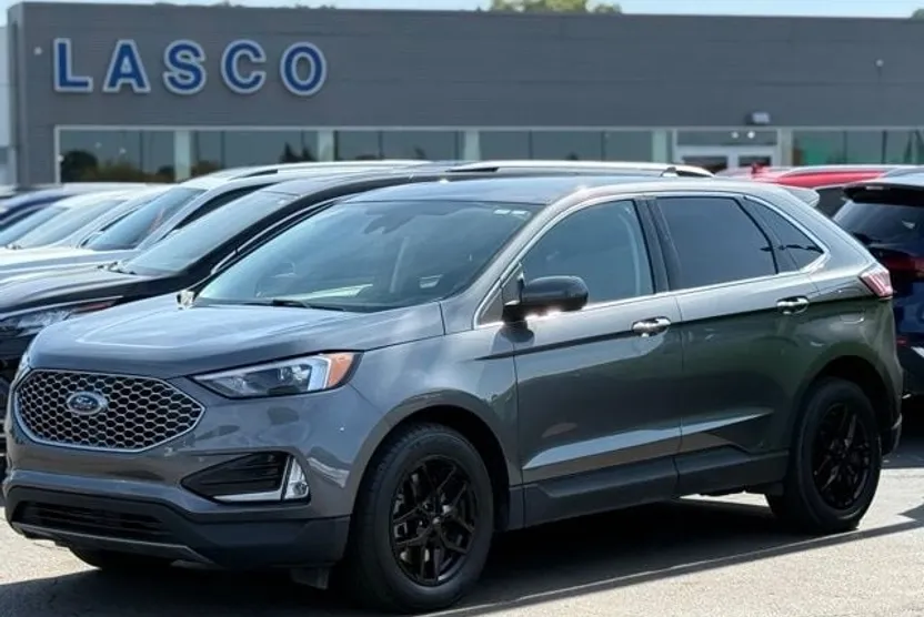 2023 Ford Edge SEL photo 1