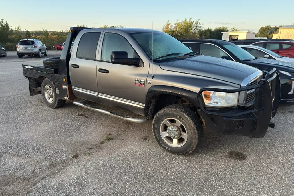 2009 Dodge Ram SLT photo 1