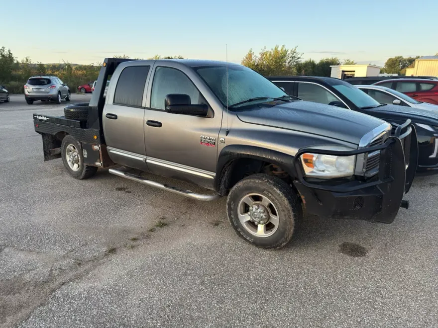 2009 Dodge Ram SLT photo 1