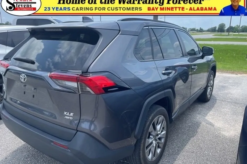 2022 Toyota RAV4 XLE Premium photo 1