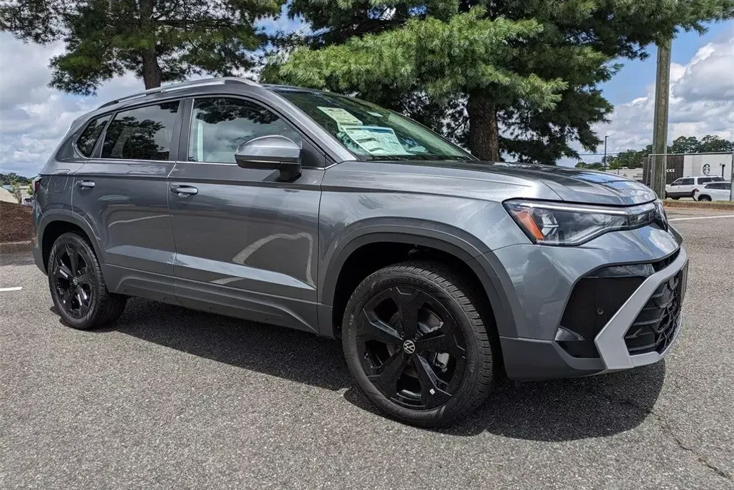 2025 Volkswagen Taos SEL photo 1