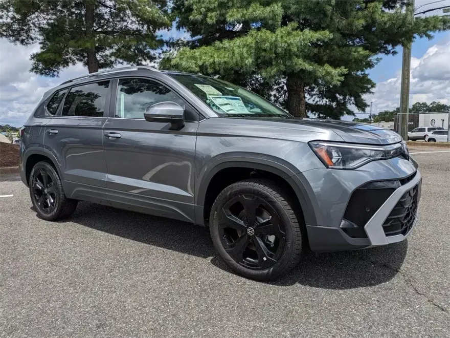 2025 Volkswagen Taos SEL photo 1