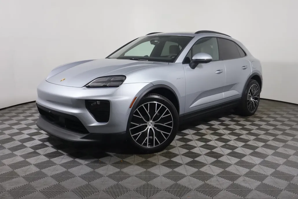 2025 Porsche Macan Electric photo 1
