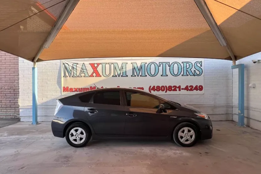 2011 Toyota Prius One photo 1
