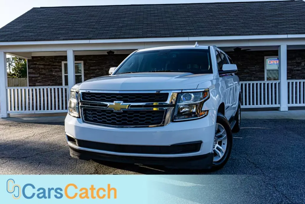2016 Chevrolet Suburban LT photo 1