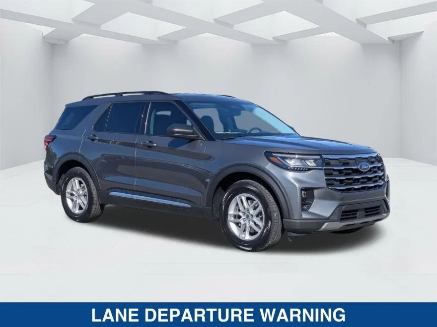 2025 Ford Explorer photo 1