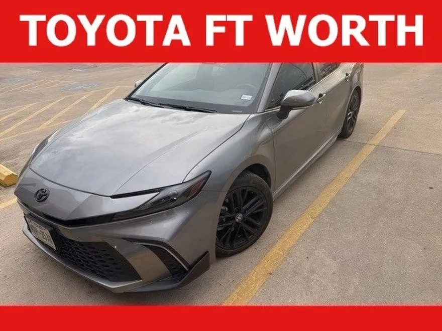 2025 Toyota Camry SE photo 1