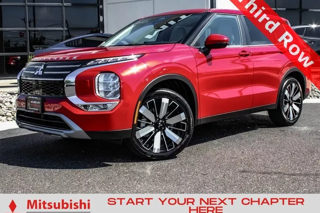 2025 Mitsubishi Outlander SE photo 1