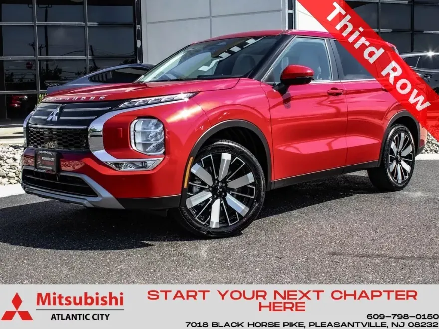 2025 Mitsubishi Outlander SE photo 1