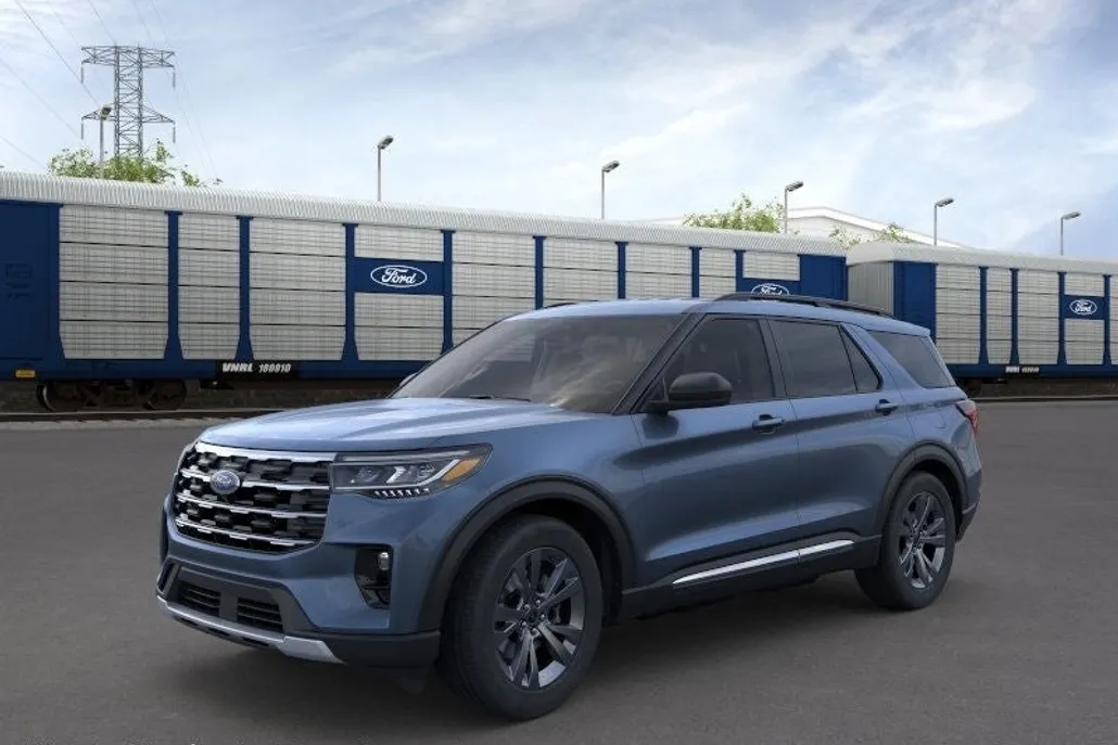 2025 Ford Explorer photo 1