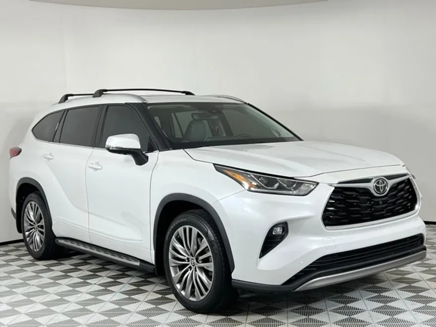 2022 Toyota Highlander Platinum photo 1