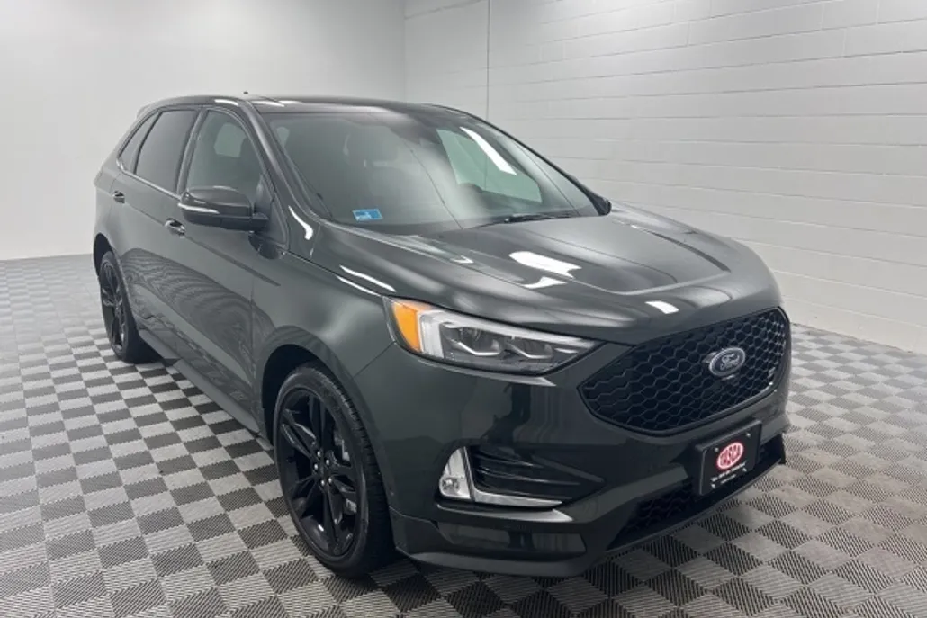 2024 Ford Edge ST photo 1
