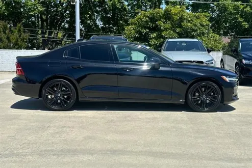 2024 Volvo S60 B5 Plus Black Edition photo 2