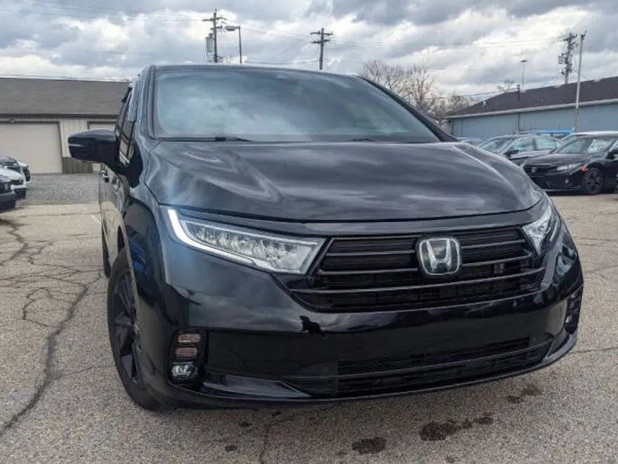 2023 Honda Odyssey Sport photo 1