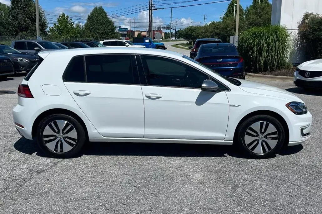 2017 Volkswagen e-Golf SEL Premium photo 1